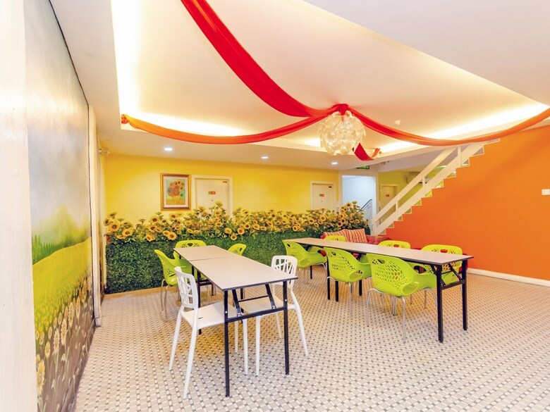 Oyo 884 Sun Flower Express Hotel