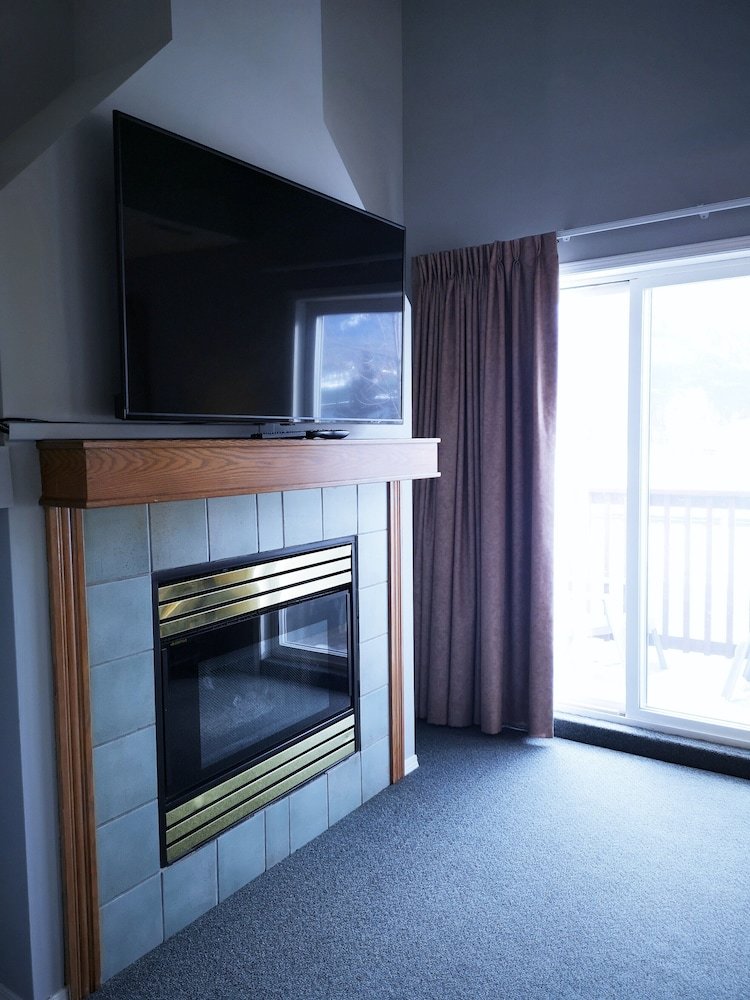 Canadian Rockies Chalets