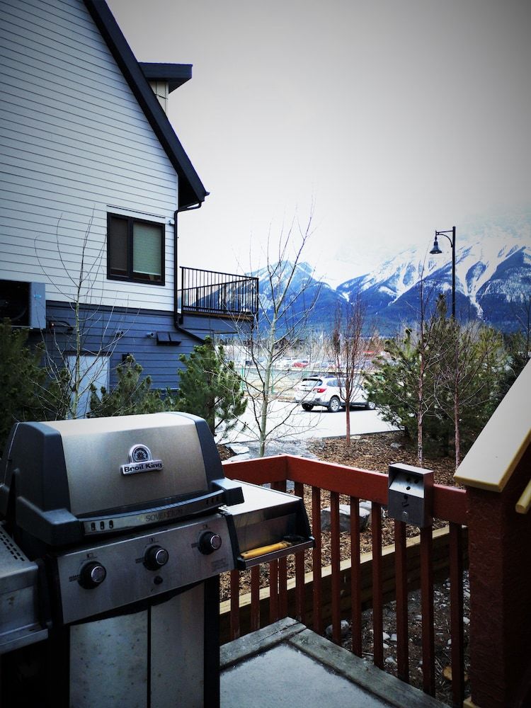Canadian Rockies Chalets