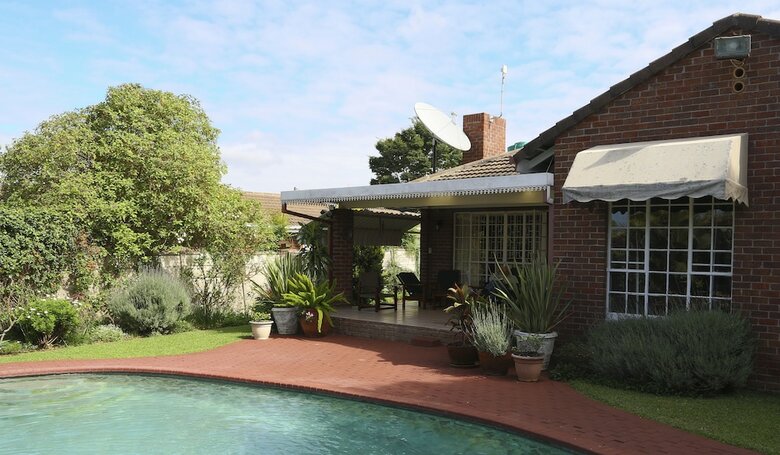 Bed & Breakfast Sunbird Guest House