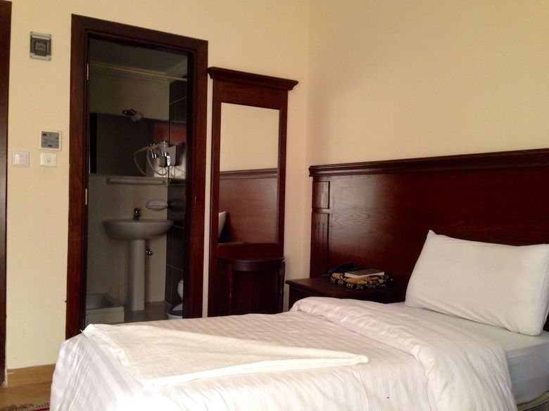 Qasr Alazzizia Hotel