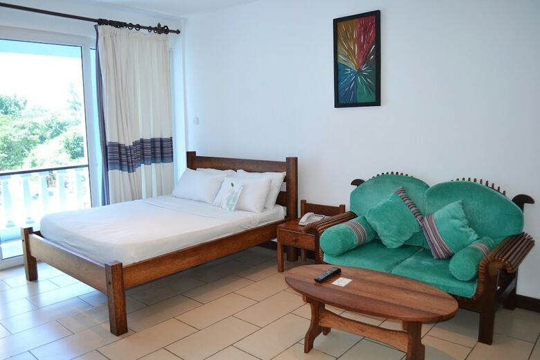 Aparthotel Cowrie Shell Beach Apartments
