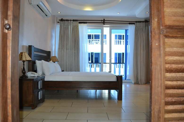 Aparthotel Cowrie Shell Beach Apartments