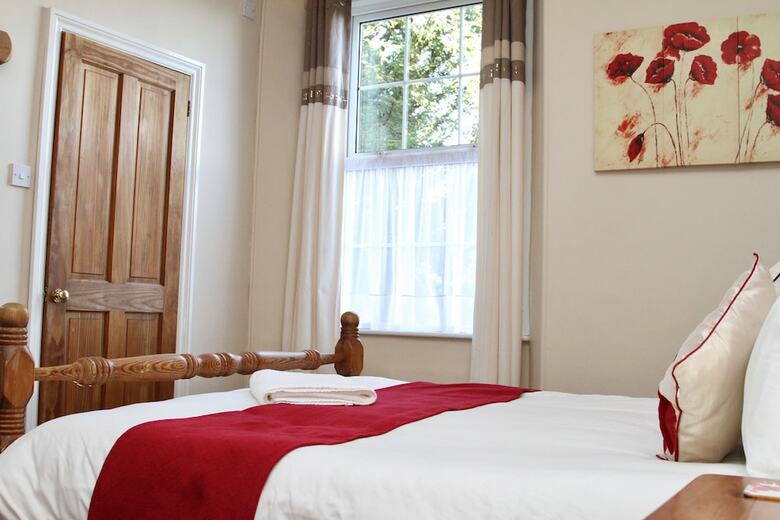 Haselbury Mill Hotel And Restaurant