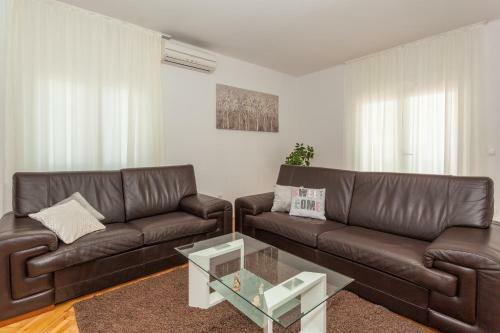 Dama Apartment