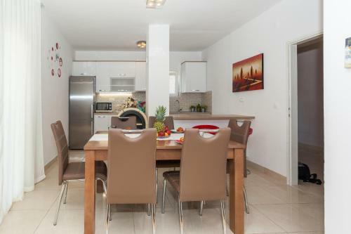 Dama Apartment