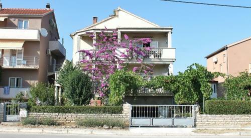Dama Apartment