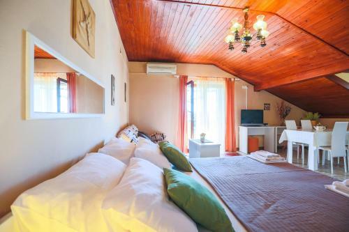Hostal Apartments And Rooms Sinka