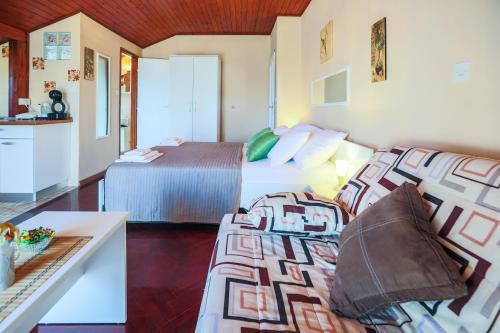 Hostal Apartments And Rooms Sinka