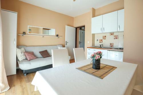Hostal Apartments And Rooms Sinka