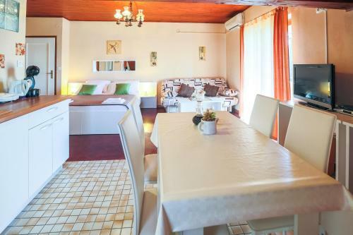 Hostal Apartments And Rooms Sinka