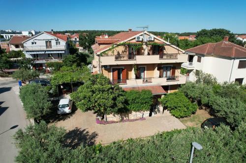 Hostal Apartments And Rooms Sinka
