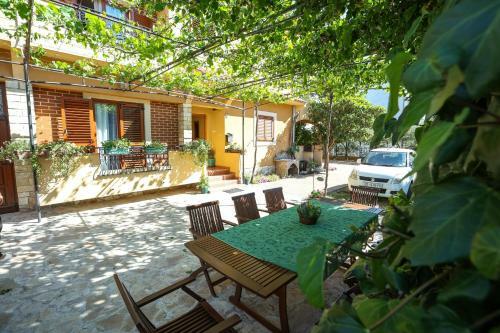 Hostal Apartments And Rooms Sinka