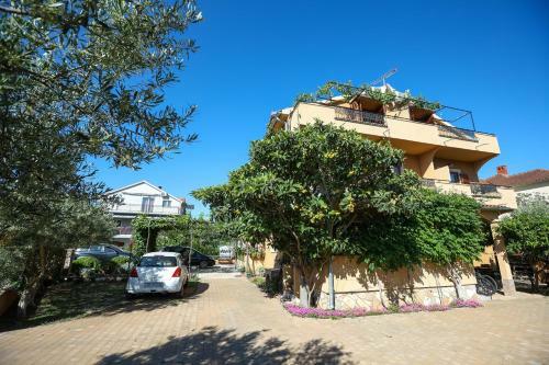 Hostal Apartments And Rooms Sinka