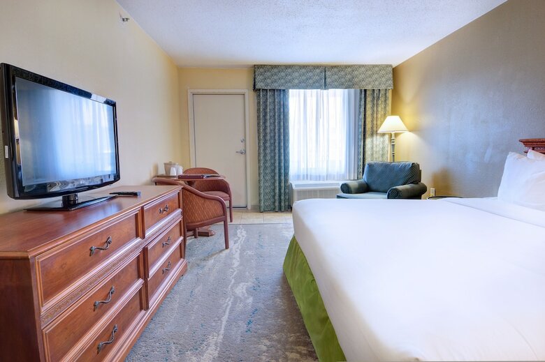 Hotel Guy Harvey Resort On St Augustine Beach