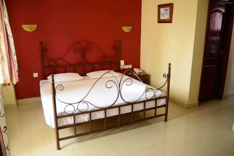 Iris Hotel
