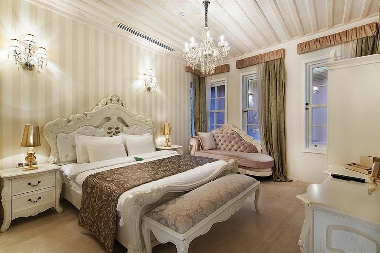 Elegance East Hotel - Boutique Class