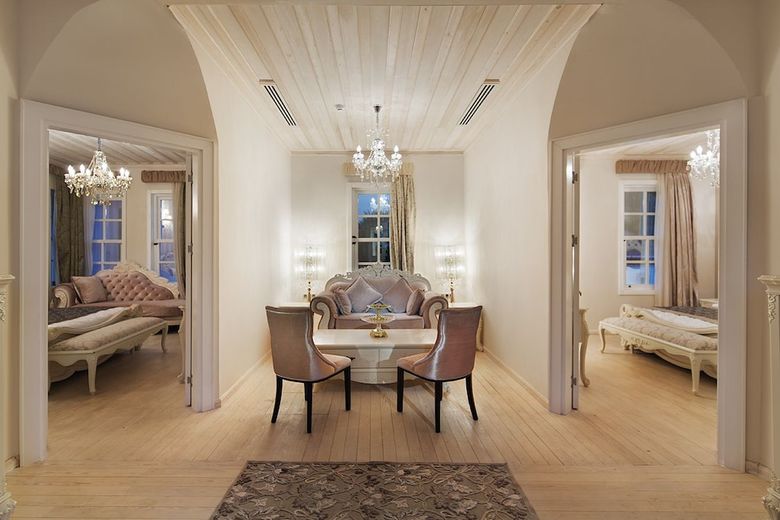 Elegance East Hotel - Boutique Class
