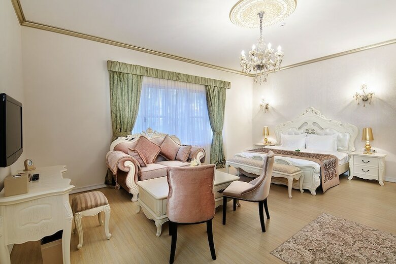 Elegance East Hotel - Boutique Class
