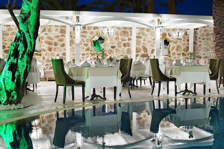 Elegance East Hotel - Boutique Class