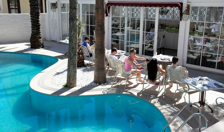 Elegance East Hotel - Boutique Class