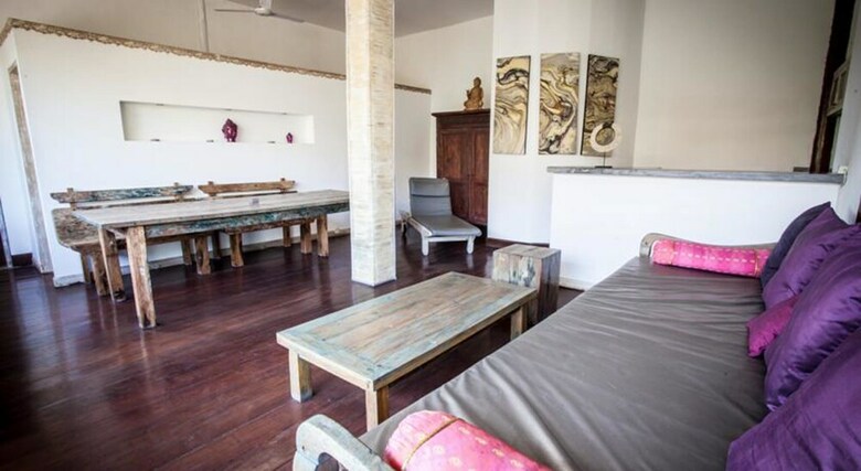 Pearl Hotel And Restaurant