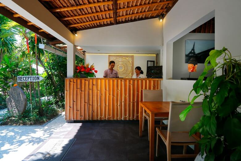 Pearl Hotel And Restaurant