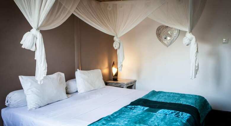 Pearl Hotel And Restaurant
