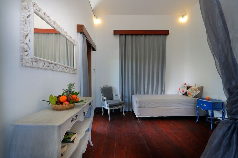 Pearl Hotel And Restaurant