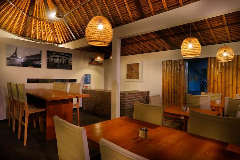 Pearl Hotel And Restaurant