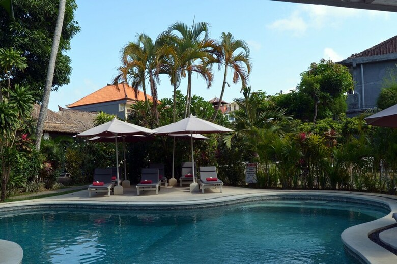 Pearl Hotel And Restaurant