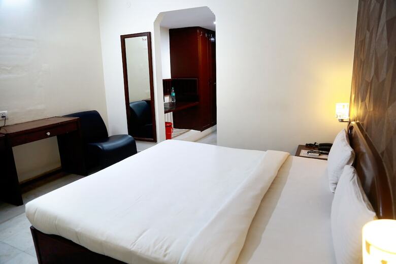 Hotel Shri Devi Park
