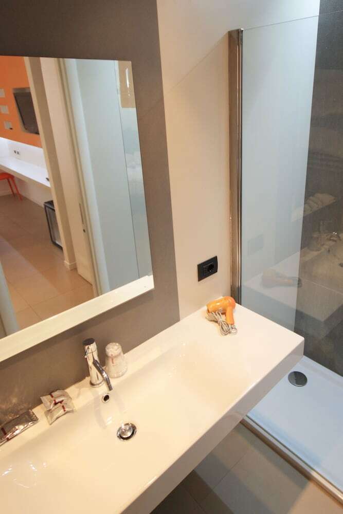 Manin Suites