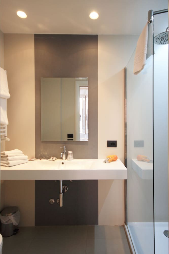 Manin Suites