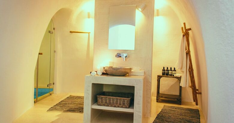Iconic Santorini, A Boutique Cave Hotel