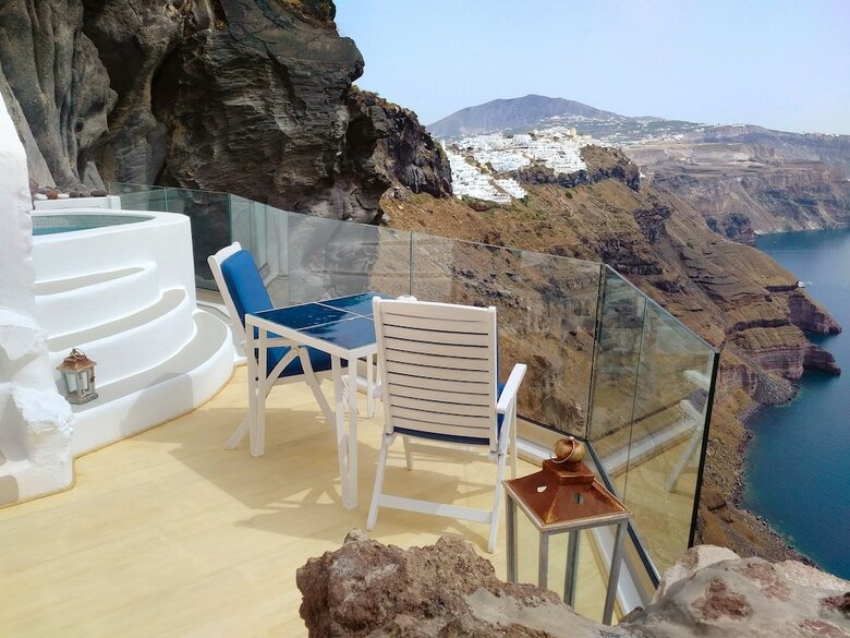 Iconic Santorini, A Boutique Cave Hotel