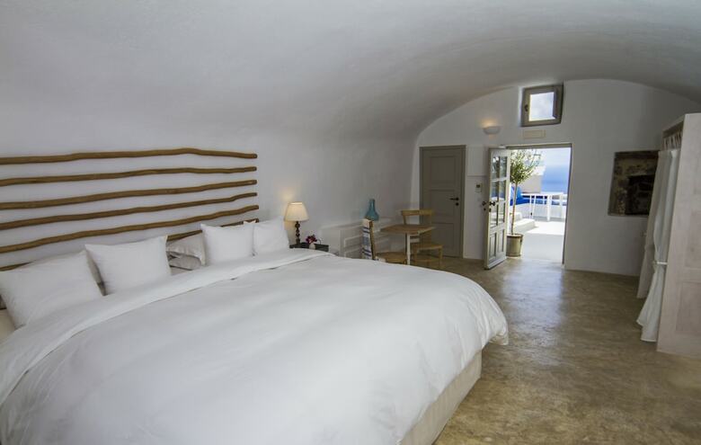 Iconic Santorini, A Boutique Cave Hotel