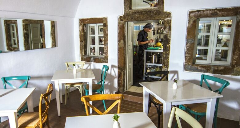 Iconic Santorini, A Boutique Cave Hotel