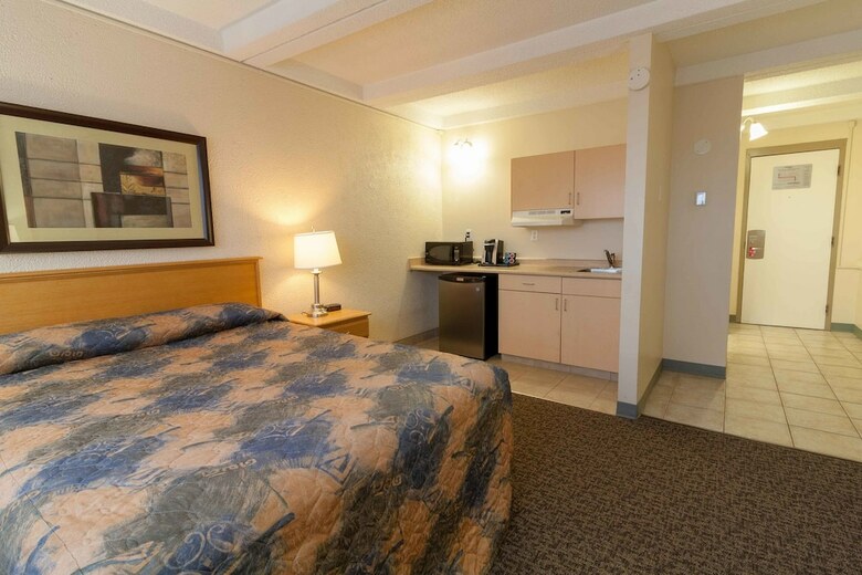 Hotel Bcminns Fort Mcmurray