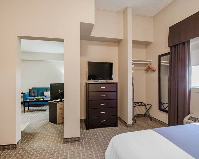 Hotel Quality Inn & Suites
