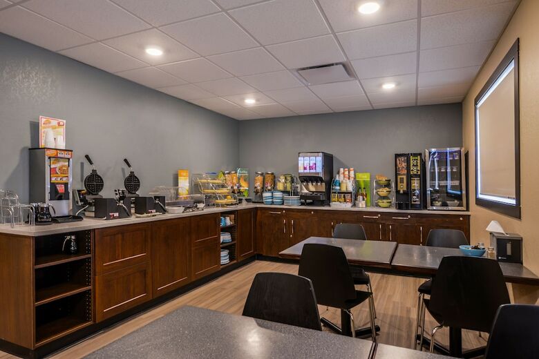 Hotel Quality Inn & Suites