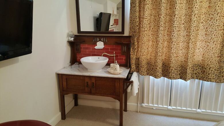 Swiss Cottage Bed And Breakfast