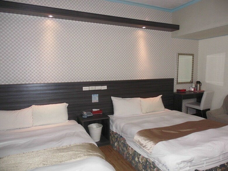 Modern Plaza Hotel