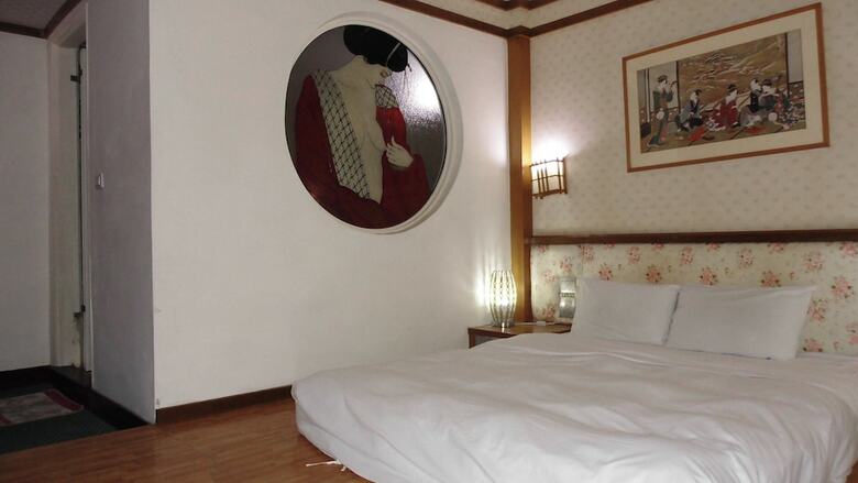 Modern Plaza Hotel