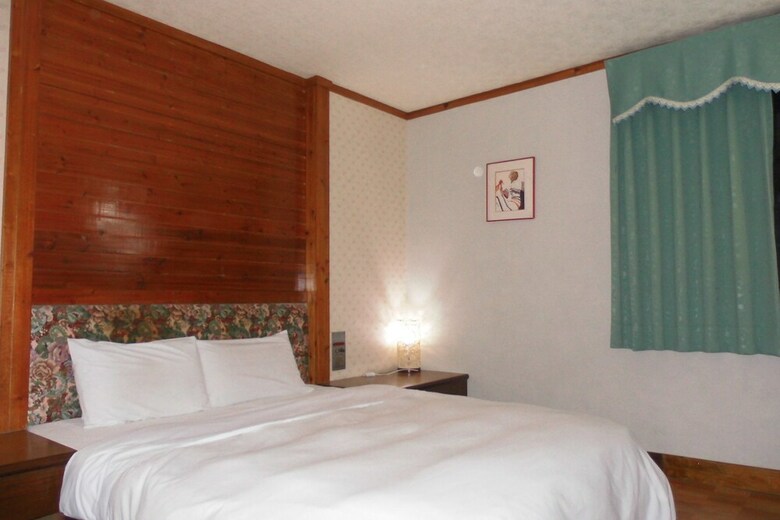Modern Plaza Hotel