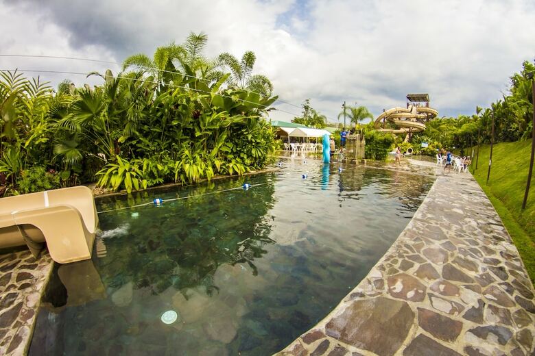 Hostal Arenal Hostel Resort