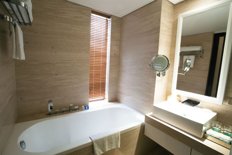 Holiday Beach Danang Hotel & Resort