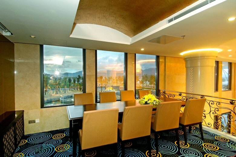 Holiday Beach Danang Hotel & Resort