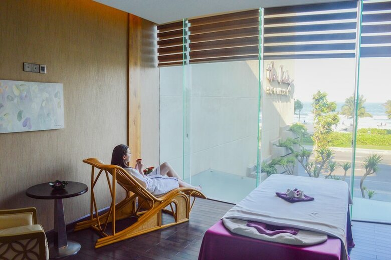 Holiday Beach Danang Hotel & Resort