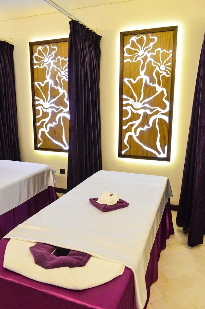Holiday Beach Danang Hotel & Resort
